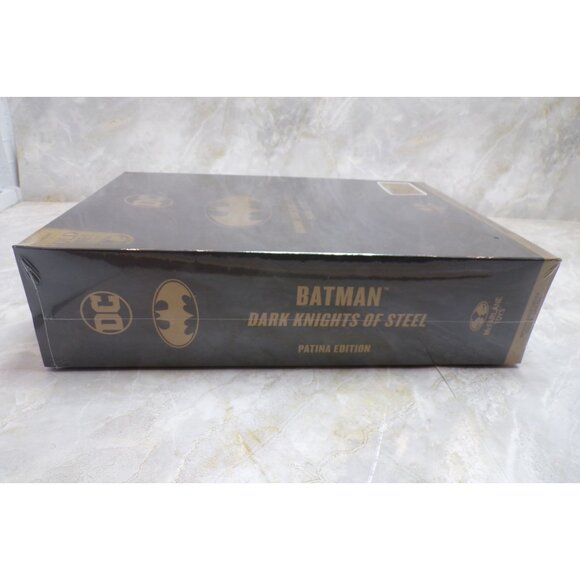 DC Multiverse Batman (Dark Knights of Steel) Patina Edition Gold Label 7" Action - Picture 4 of 6